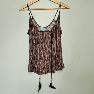 2/$10 Hippie feather top | Happening in the present | Size M